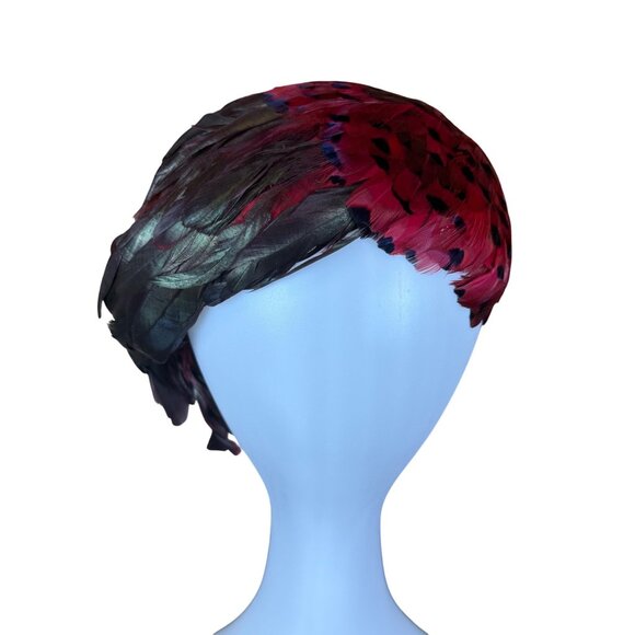Feathered Womens Red Fascinator Hat With Iridescent Green Accents Elegant Vintag - Picture 1 of 8